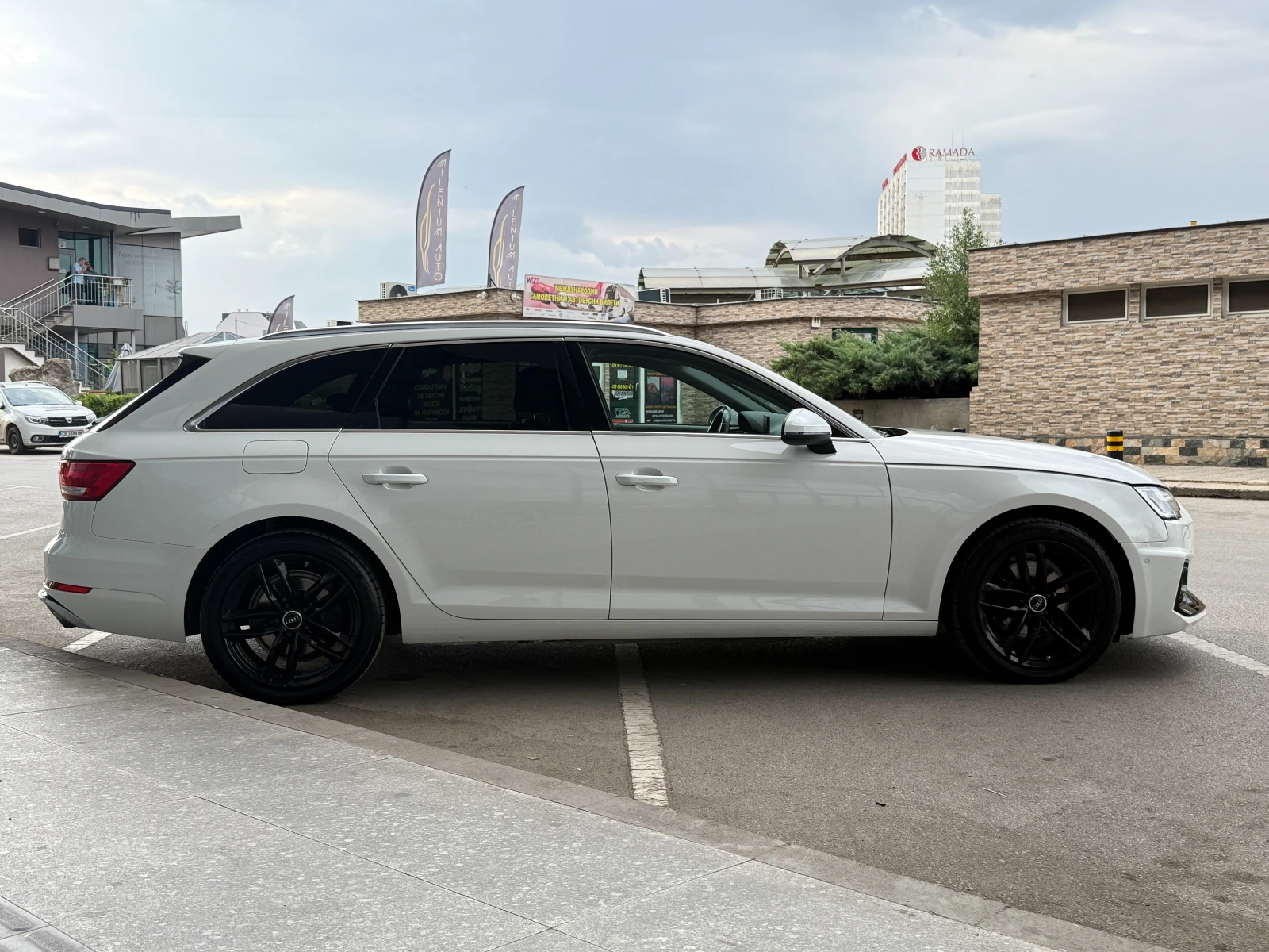 Audi A4 6 МЕСЕЦА ГАРАНЦИЯ/2.0TDI 150кс. S Line/Автоматик, снимка 5 - Автомобили и джипове - 55959897