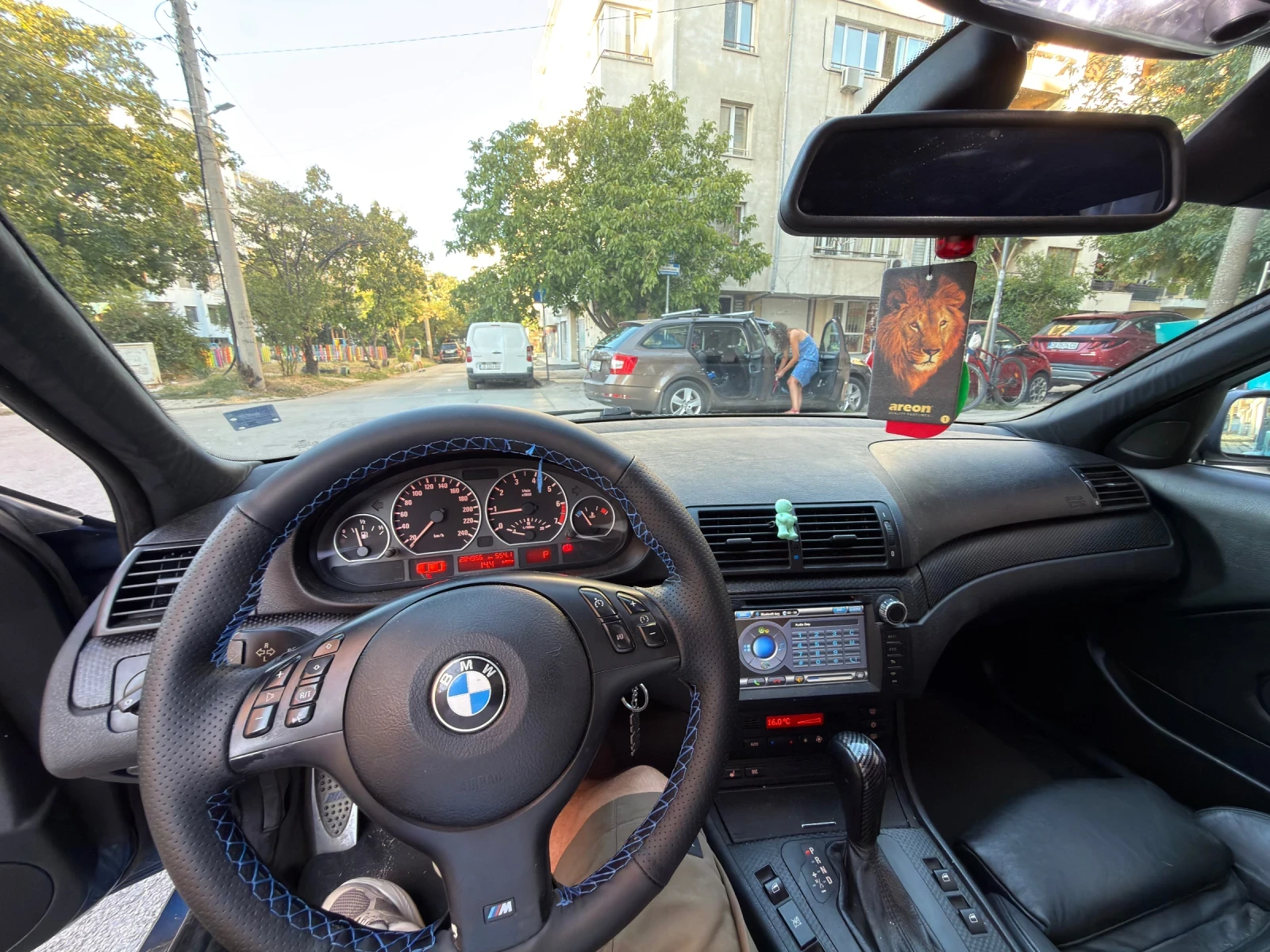 BMW 330 I, снимка 8 - Автомобили и джипове - 55981852