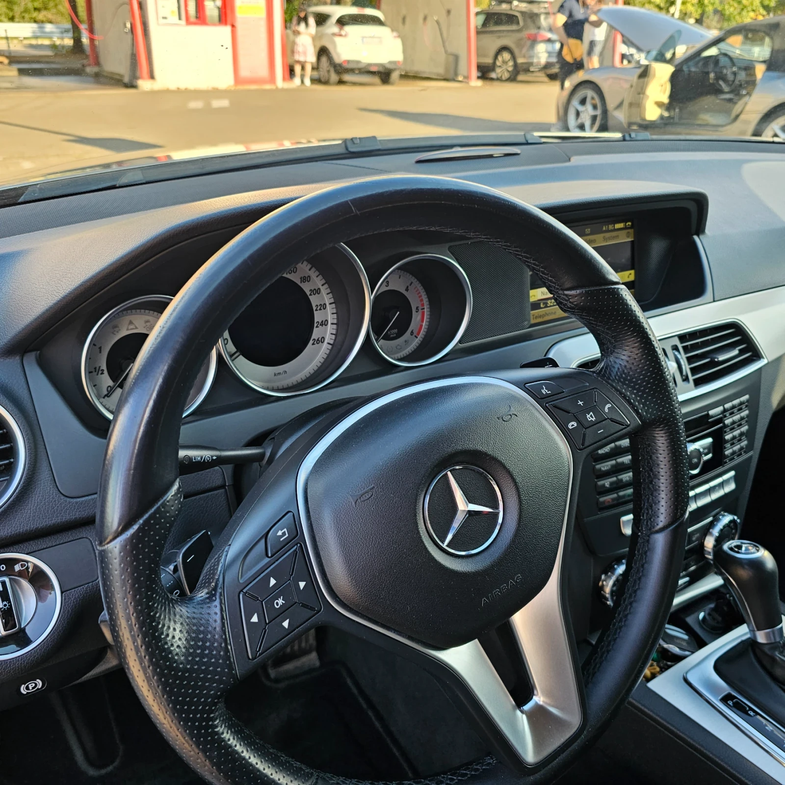 Mercedes-Benz C 220 Avangard, снимка 8 - Автомобили и джипове - 56103625