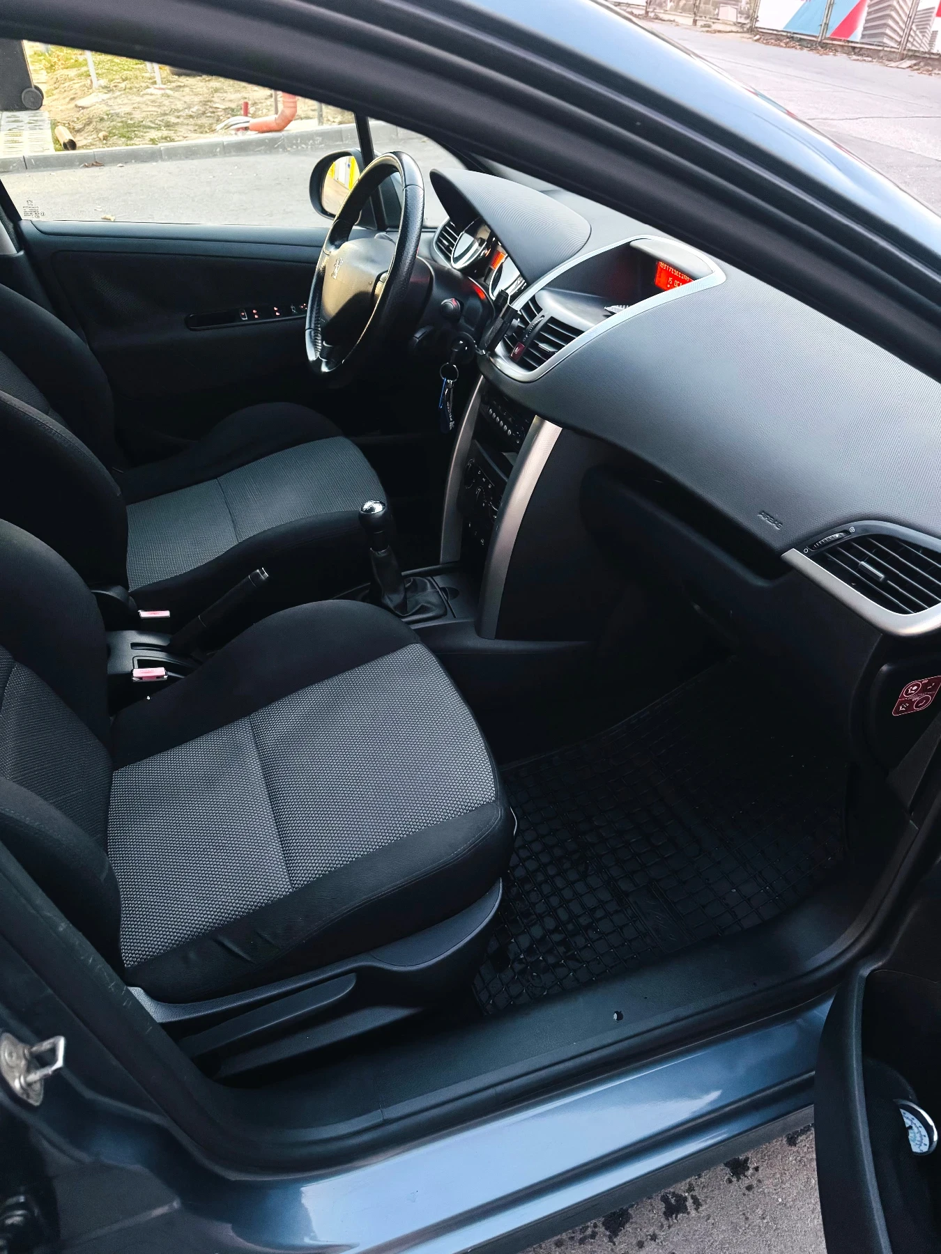 Peugeot 207 1.6 HDI 90hp | Mobile.bg � ����������� 9