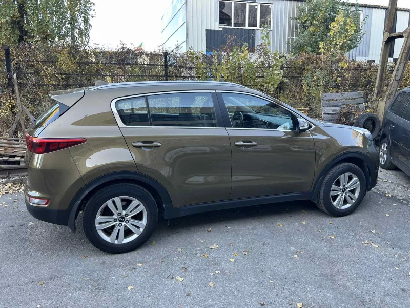 Kia Sportage, снимка 2 - Автомобили и джипове - 47962323