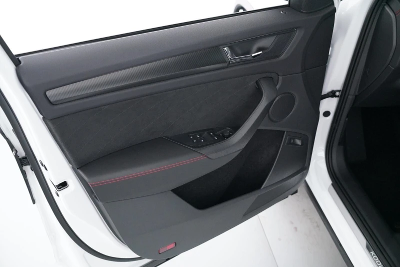 Skoda Kodiaq RS* 2.0 TSI* 4x4* DSG* DISTR* KEYLESS* , снимка 7 - Автомобили и джипове - 51201680