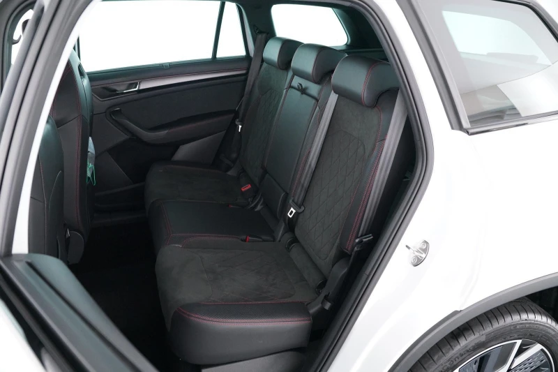 Skoda Kodiaq RS* 2.0 TSI* 4x4* DSG* DISTR* KEYLESS* , снимка 16 - Автомобили и джипове - 51201680