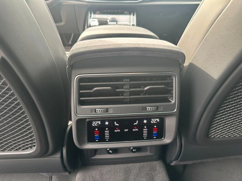 Audi RSQ8 PERFORMANCE CARBON CERAMIC-BRAKES B&O HEAD UP PANO, снимка 16 - Автомобили и джипове - 51647132