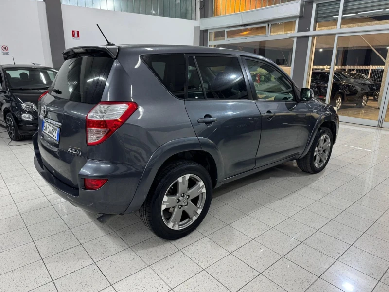 Toyota Rav4 2.0 D4D, снимка 4 - Автомобили и джипове - 53238145
