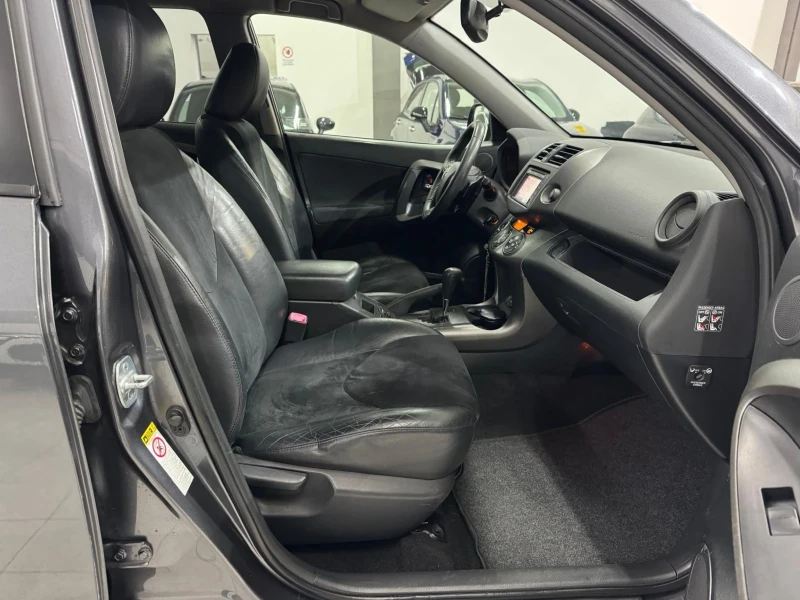 Toyota Rav4 2.0 D4D, снимка 14 - Автомобили и джипове - 53238145