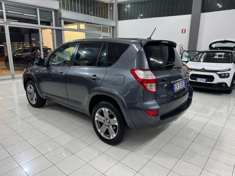 Toyota Rav4 2.0 D4D, снимка 6 - Автомобили и джипове - 53238145