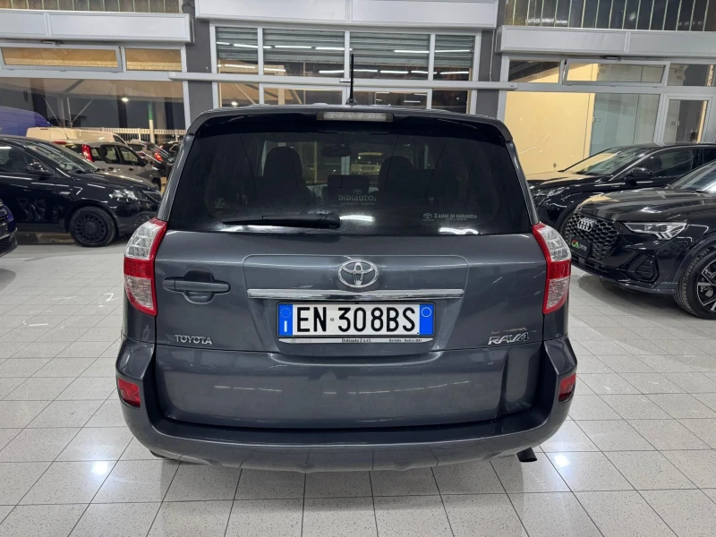 Toyota Rav4 2.0 D4D, снимка 5 - Автомобили и джипове - 53238145