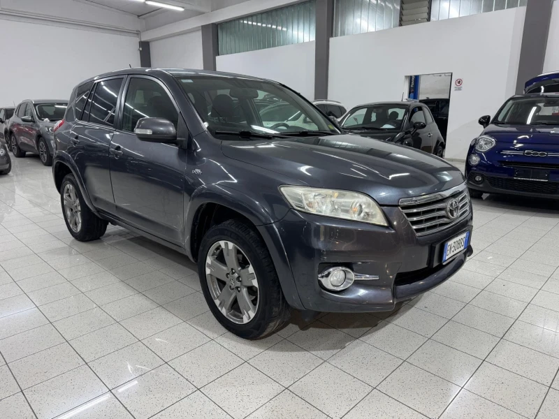 Toyota Rav4 2.0 D4D, снимка 3 - Автомобили и джипове - 53238145