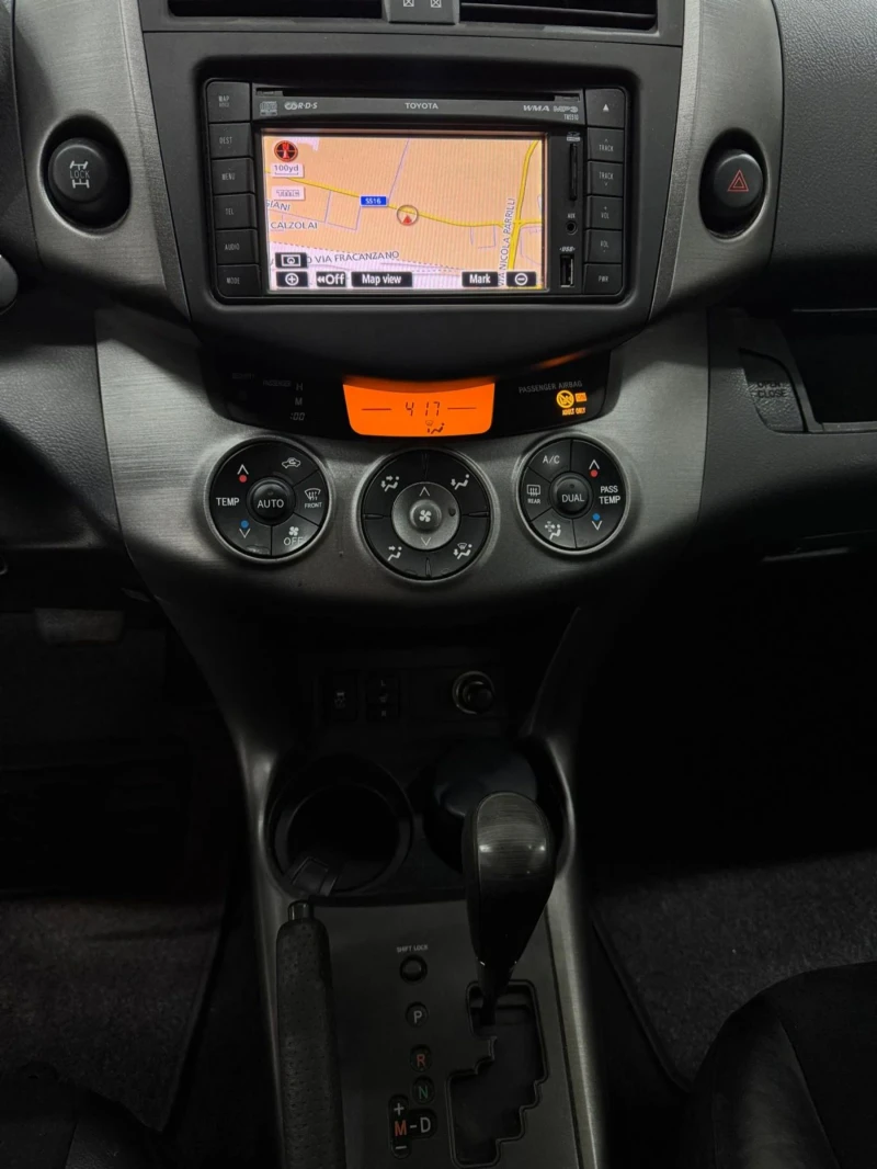 Toyota Rav4 2.0 D4D, снимка 11 - Автомобили и джипове - 53238145