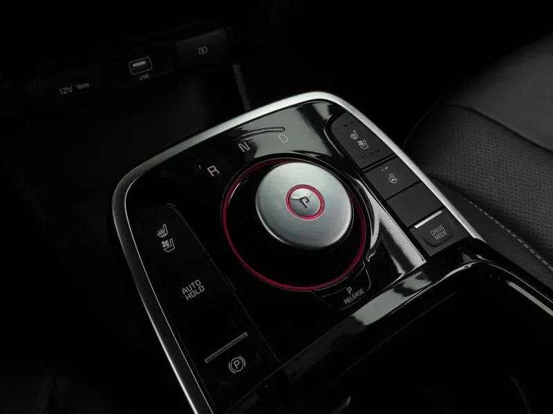 Kia Niro САМО 30% АВАНС, снимка 9 - Автомобили и джипове - 56489211