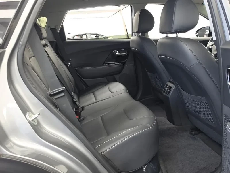 Kia Niro САМО 30% АВАНС, снимка 12 - Автомобили и джипове - 56489211