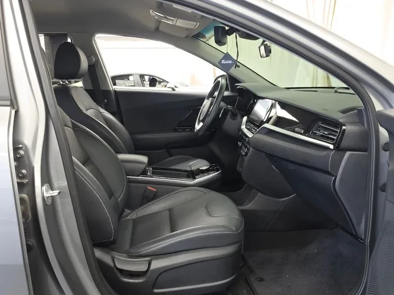 Kia Niro САМО 30% АВАНС, снимка 11 - Автомобили и джипове - 56489211