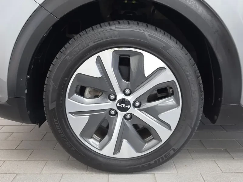 Kia Niro САМО 30% АВАНС, снимка 5 - Автомобили и джипове - 56489211