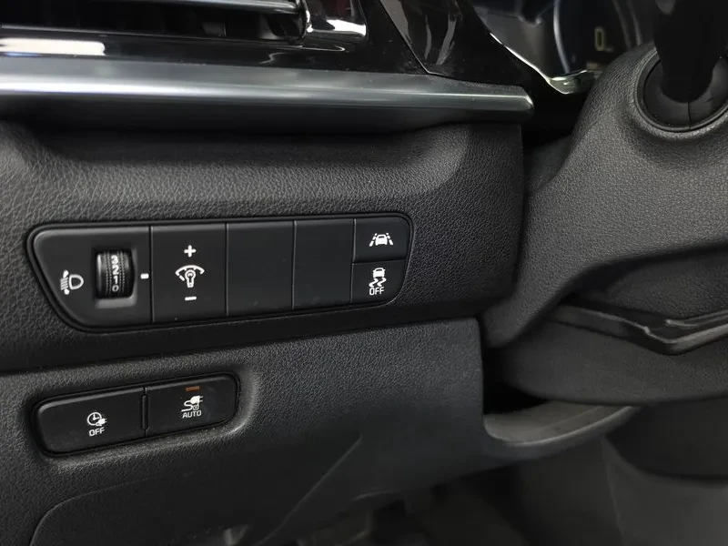 Kia Niro САМО 30% АВАНС, снимка 16 - Автомобили и джипове - 56489211