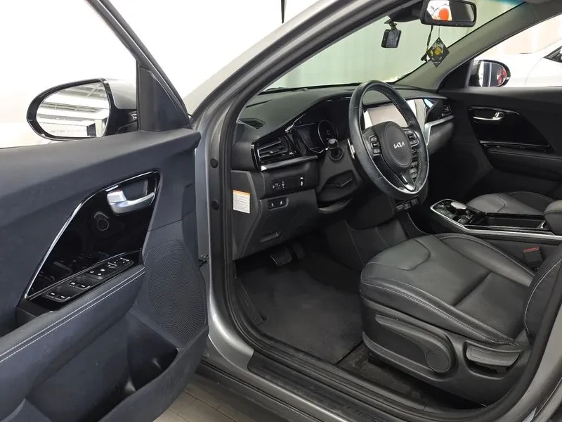 Kia Niro САМО 30% АВАНС, снимка 10 - Автомобили и джипове - 56489211