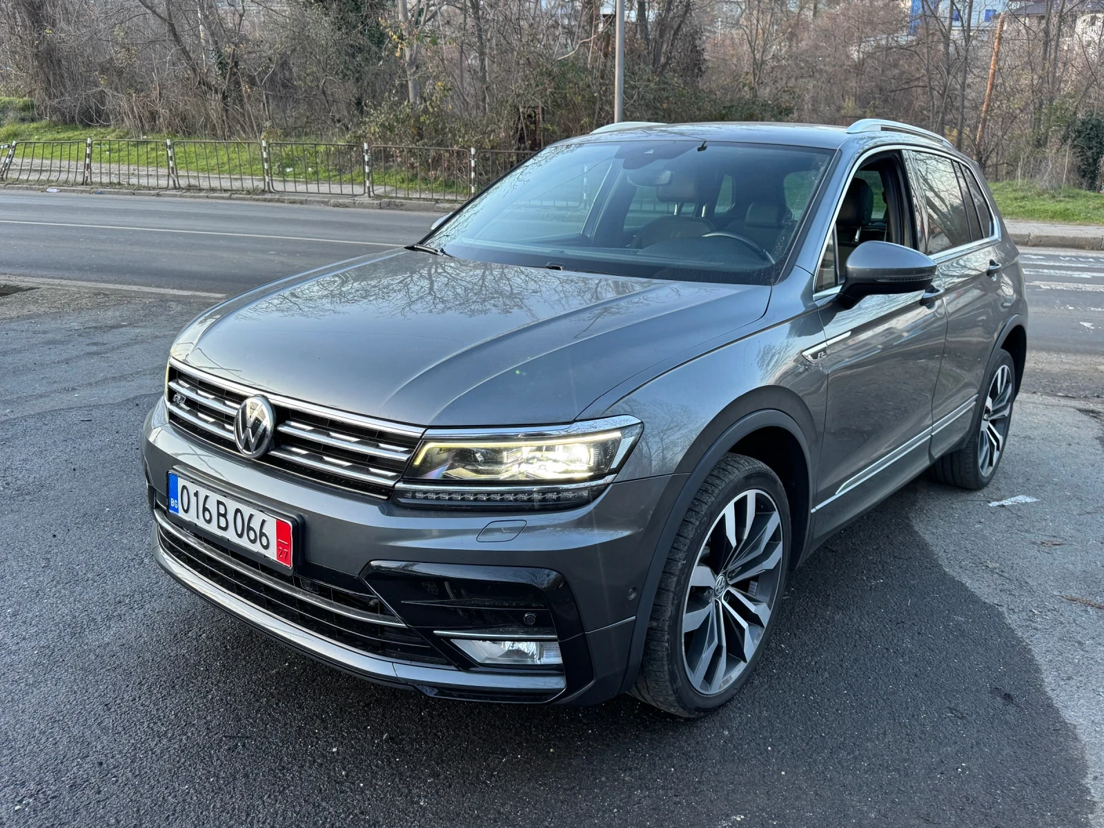 VW Tiguan TDI* 240* R-Line* 4motion, снимка 1