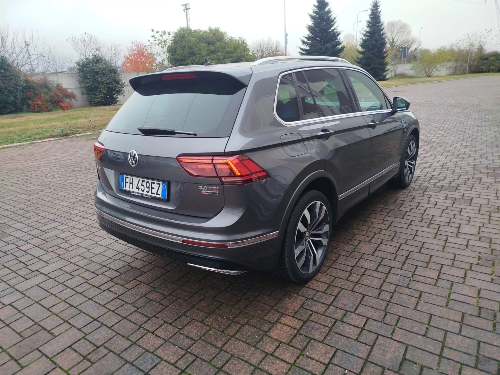 VW Tiguan TDI* 240* R-Line* 4motion - изображение 4