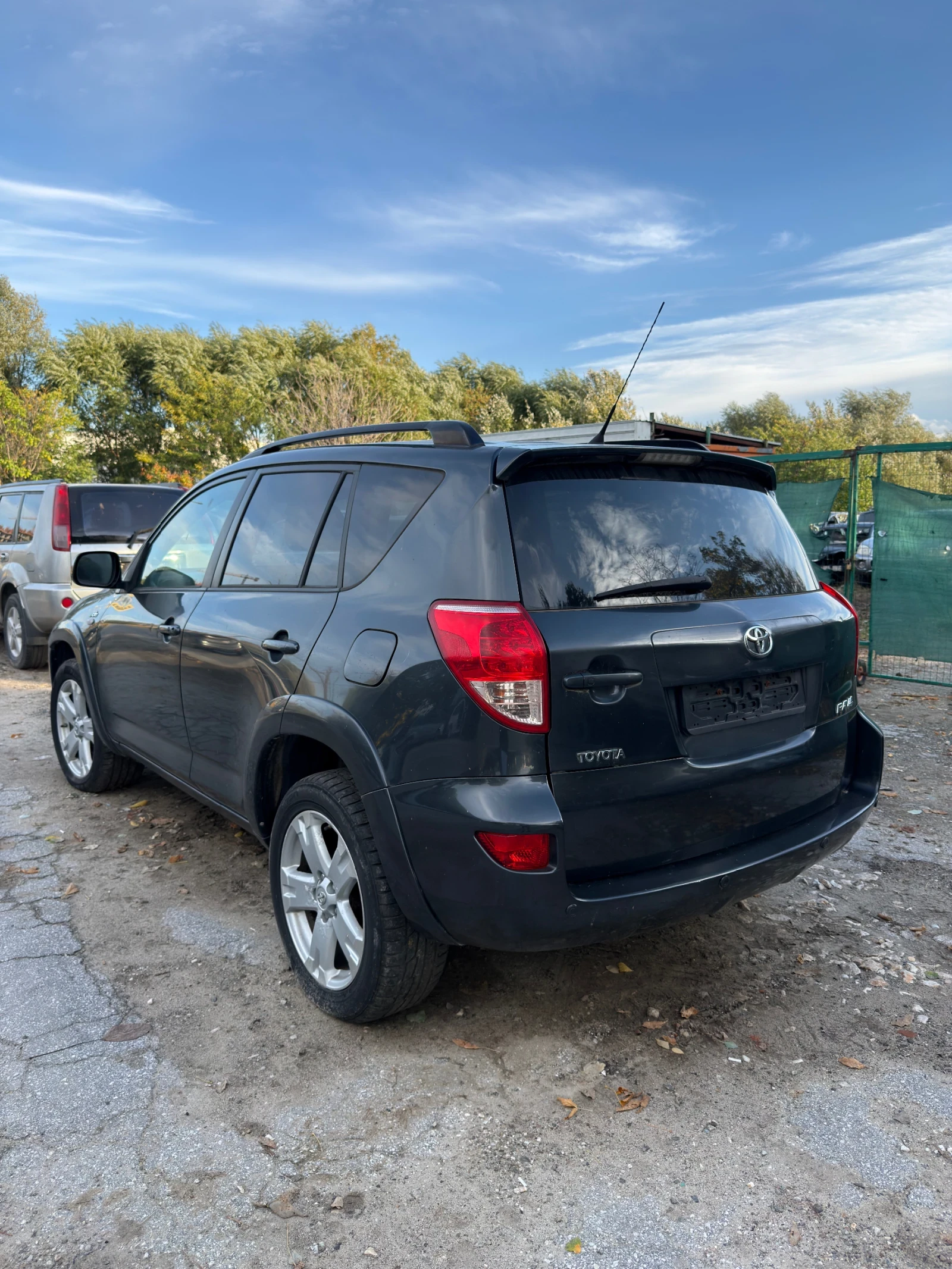 Toyota Rav4 2.2 D4D, снимка 5 - Автомобили и джипове - 56565109