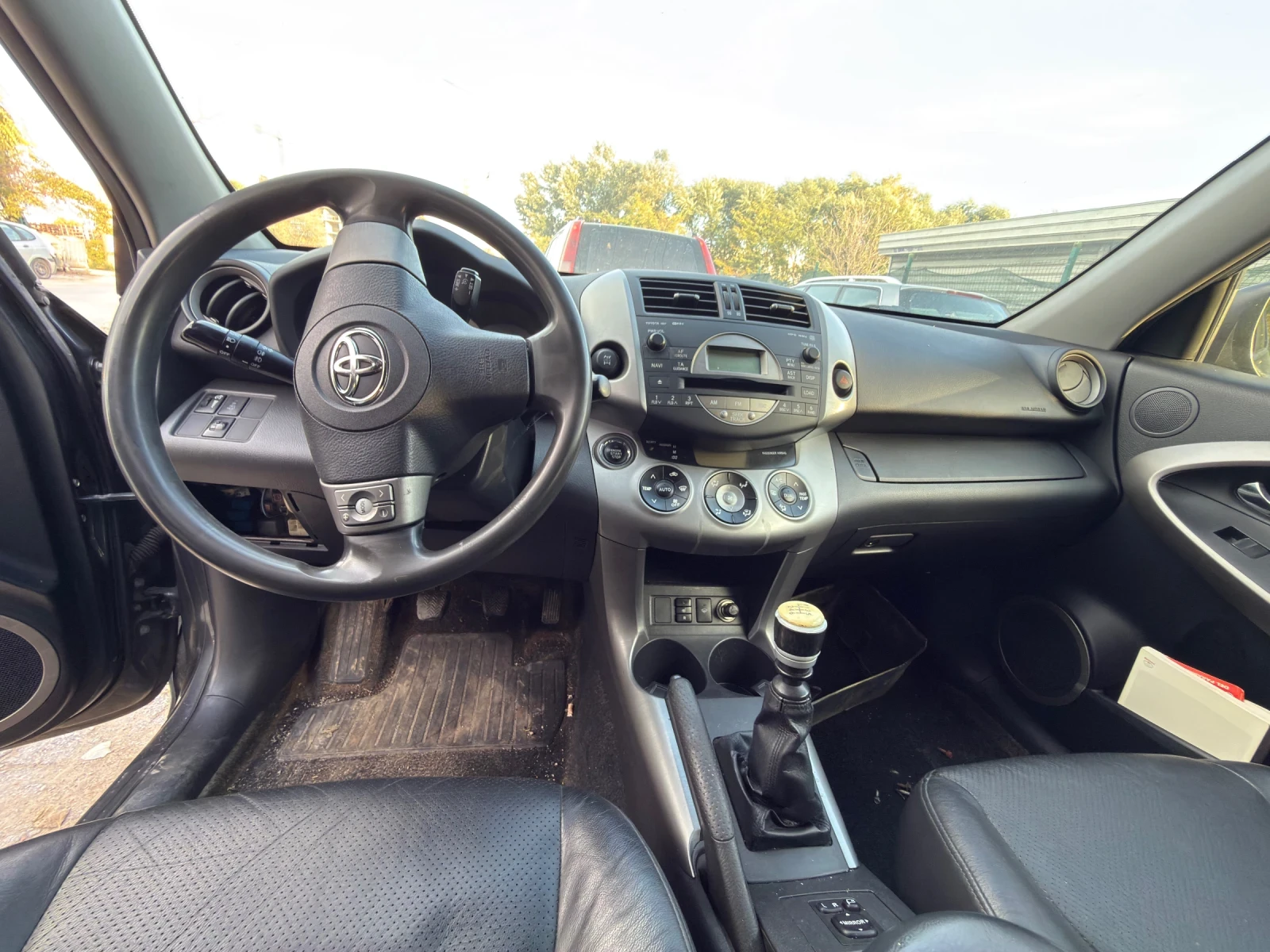 Toyota Rav4 2.2 D4D, снимка 10 - Автомобили и джипове - 56565109