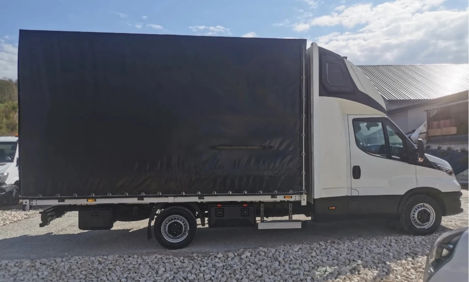 Iveco Daily ДВОЙНА КАБИНА//ЛИЗИНГ//* НОВ БРЕЗЕНТ, снимка 3 - Бусове и автобуси - 54835602