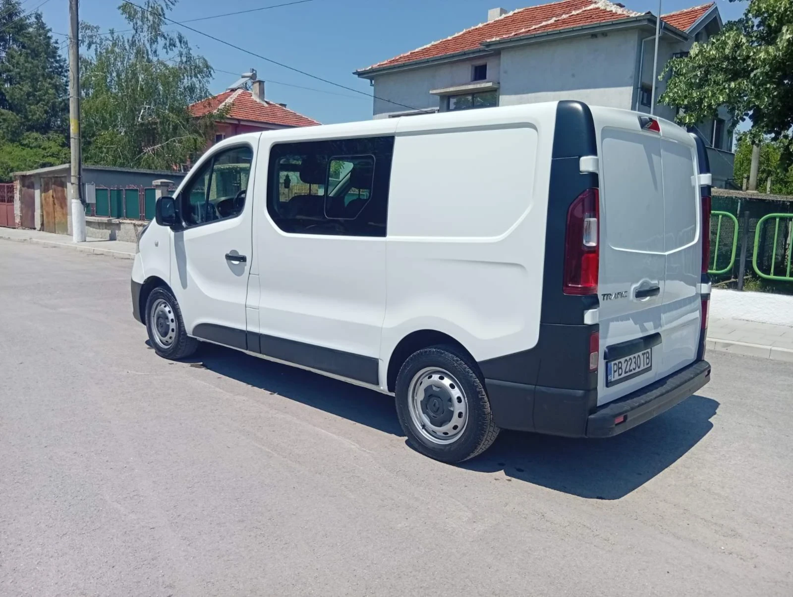 Renault Trafic 1.6 dci товаропътнически, снимка 6 - Бусове и автобуси - 54858588