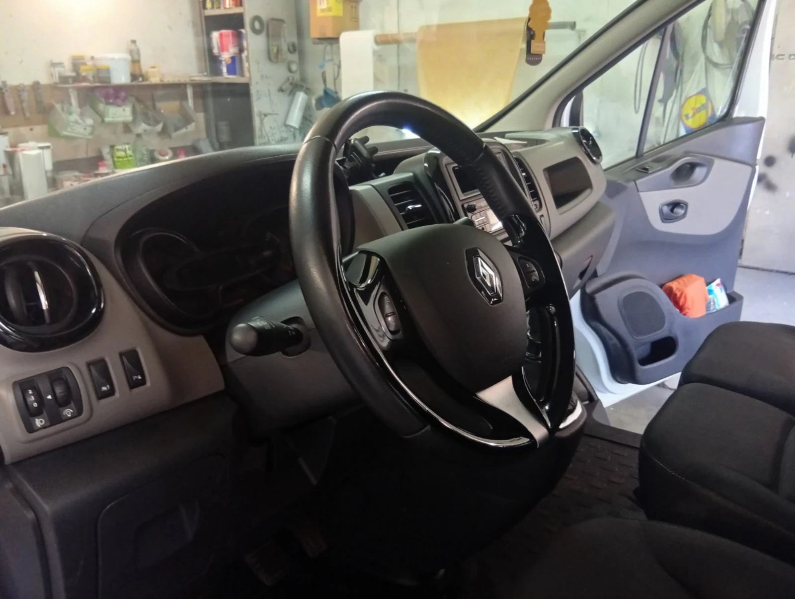 Renault Trafic 1.6 dci товаропътнически, снимка 10 - Бусове и автобуси - 54858588