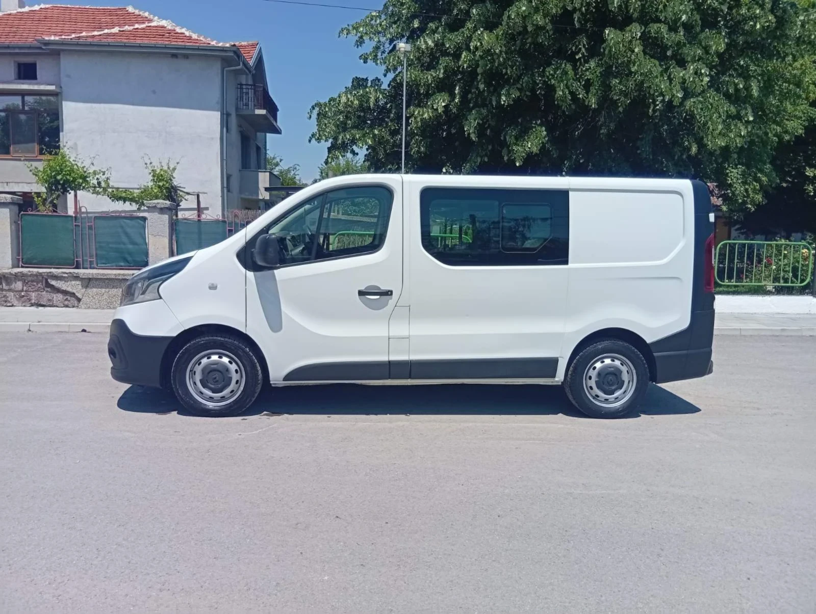 Renault Trafic 1.6 dci товаропътнически, снимка 7 - Бусове и автобуси - 54858588