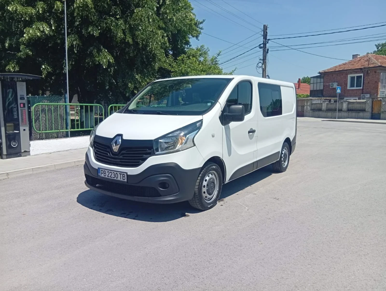 Renault Trafic 1.6 dci товаропътнически, снимка 8 - Бусове и автобуси - 54858588