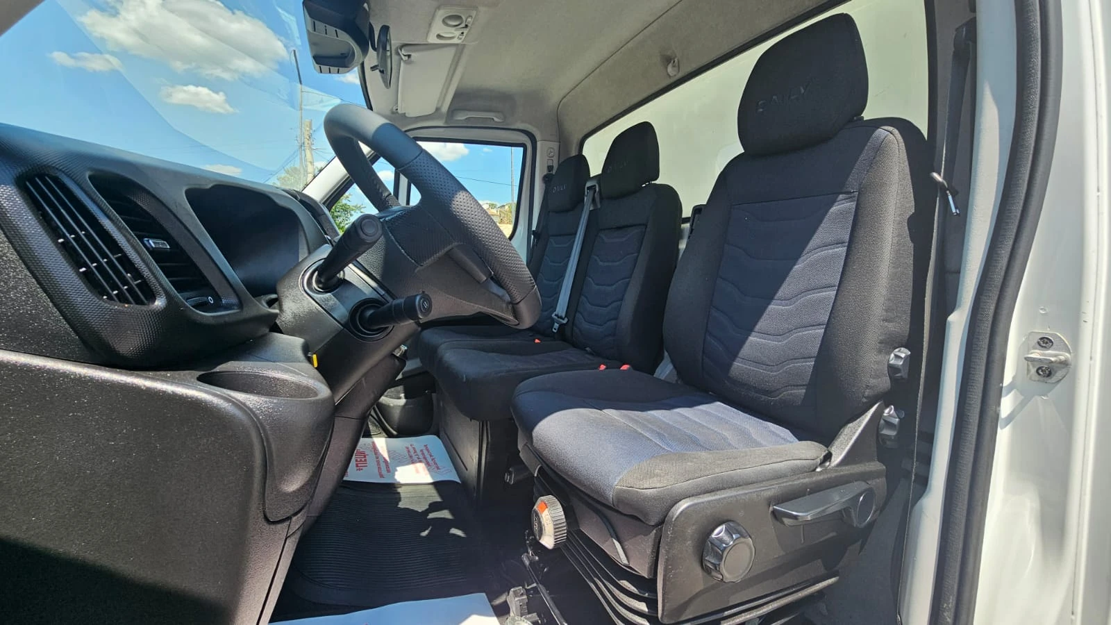 Iveco Daily 35S18 3.0D 8ZF CH-П.БОРД-СОБС. ХОД-ТОП СЪСТ-ЛИЗИНГ, снимка 8 - Бусове и автобуси - 55581825