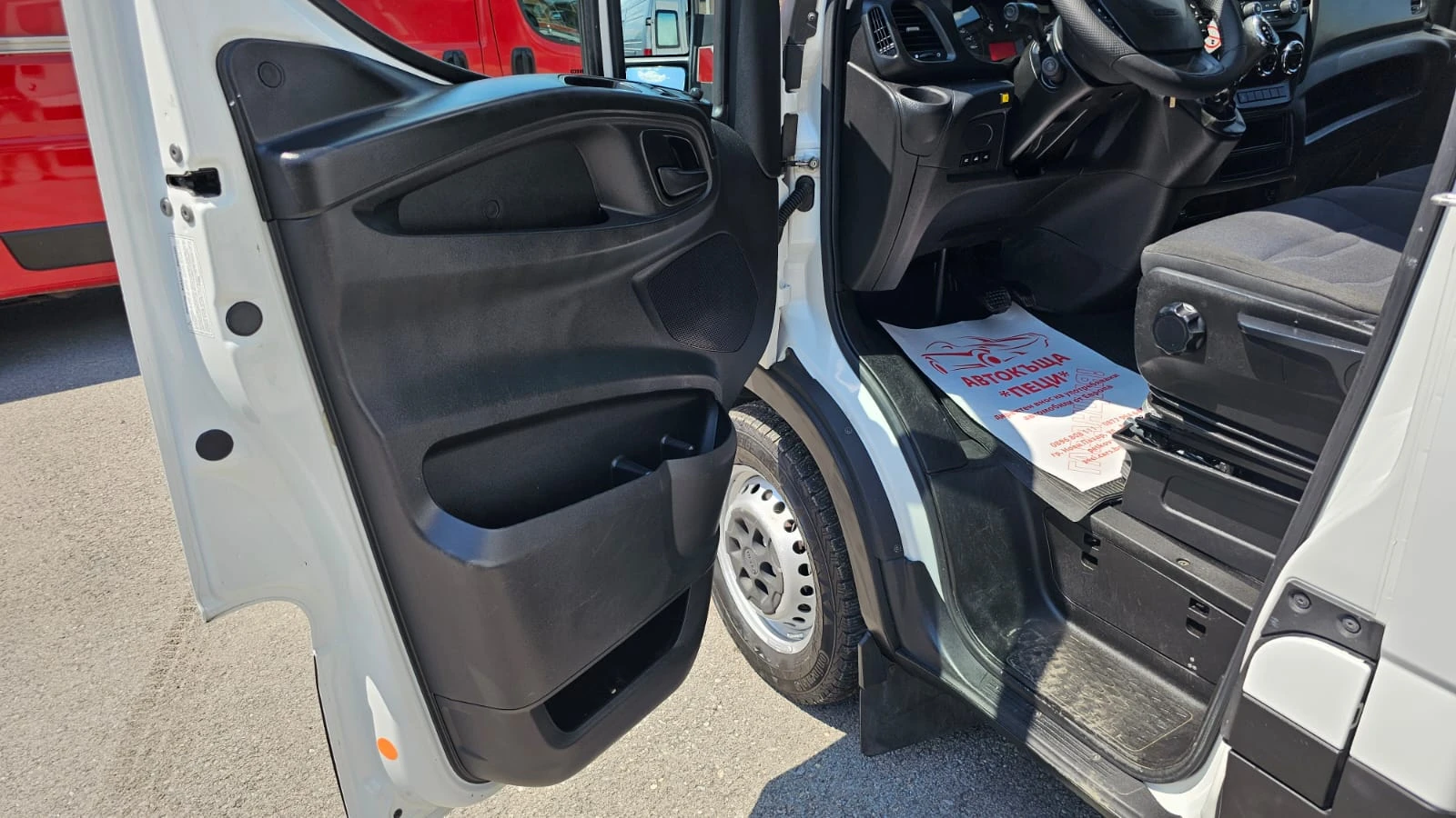 Iveco Daily 35S18 3.0D 8ZF CH-П.БОРД-СОБС. ХОД-ТОП СЪСТ-ЛИЗИНГ, снимка 7 - Бусове и автобуси - 55581825