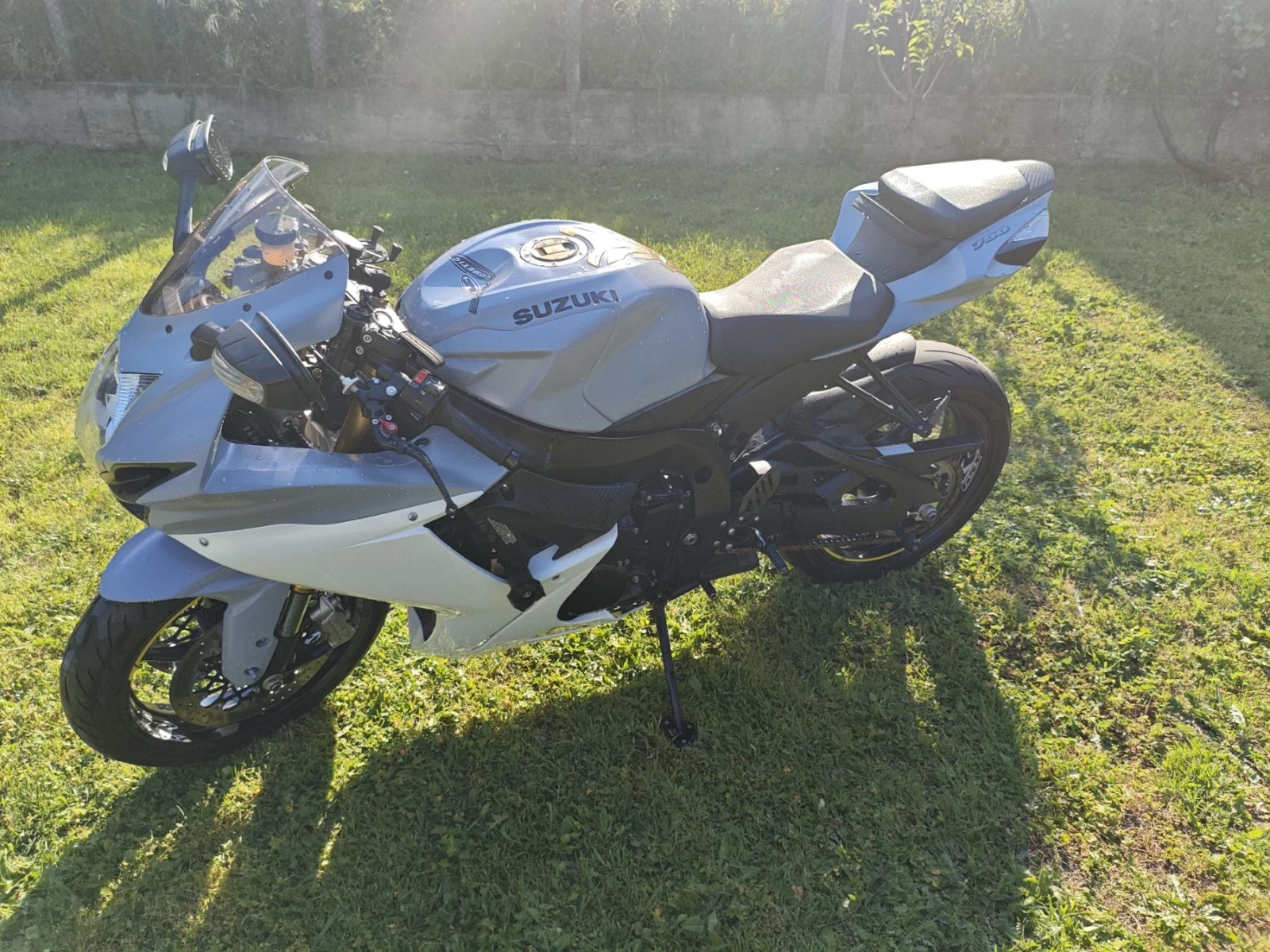 Suzuki Gsxr 750 2022г. Като нов, снимка 3 - Мотоциклети и мототехника - 54319145