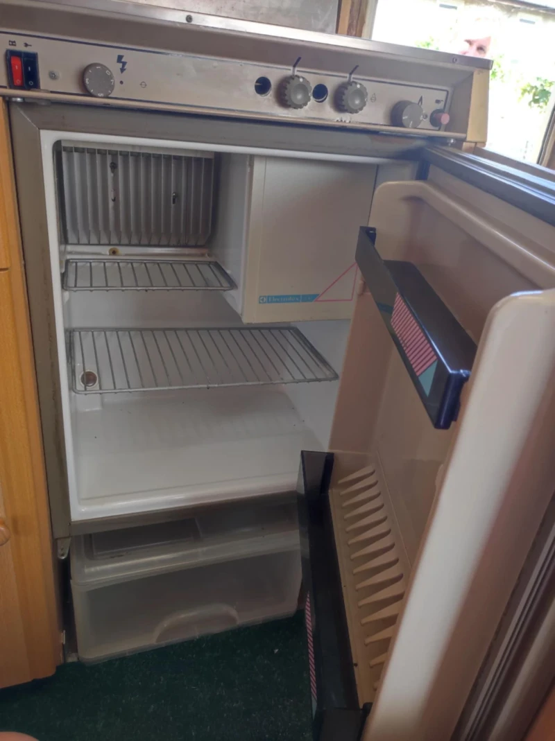 Каравана Dethleffs, снимка 9 - Каравани и кемпери - 52461192