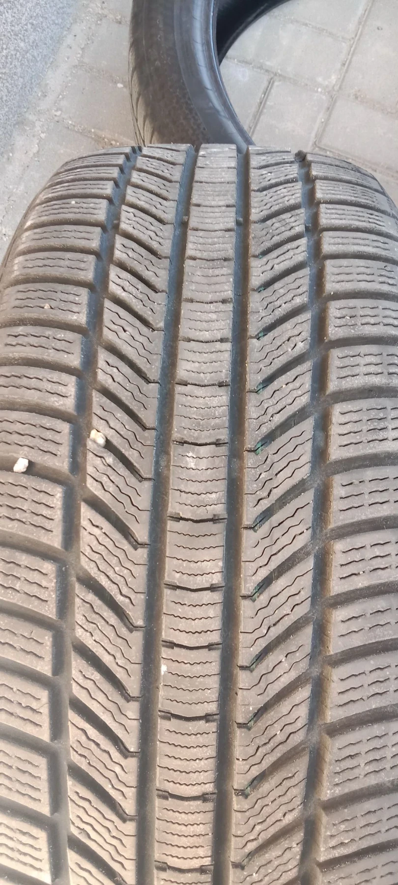 Гуми Зимни 255/45R20, снимка 6 - Гуми и джанти - 56653009