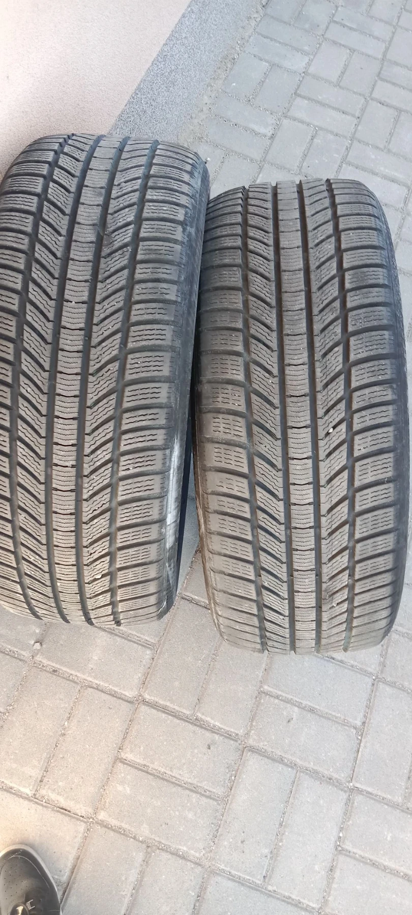 Гуми Зимни 255/45R20, снимка 3 - Гуми и джанти - 56653009