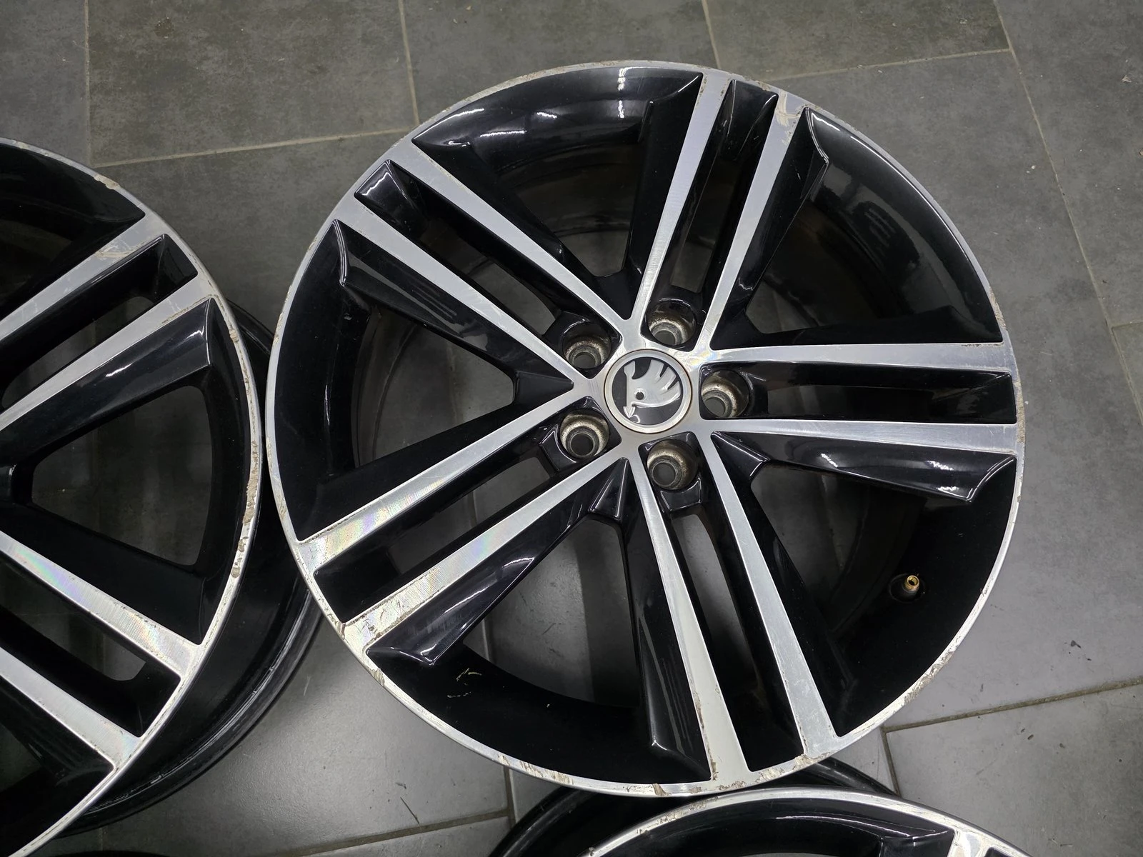 Джанти за Skoda, снимка 6 - Гуми и джанти - 56735111