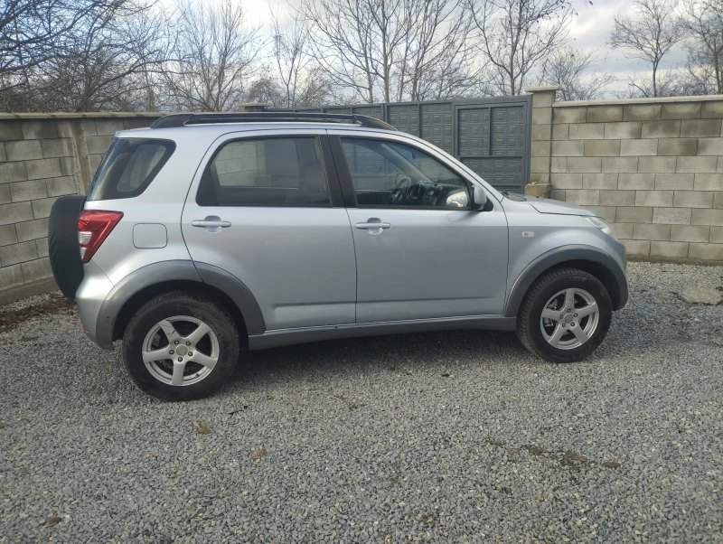 Daihatsu Terios 1.5 Бензин, снимка 4 - Автомобили и джипове - 48053907