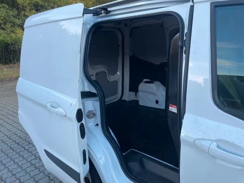 Ford Courier 1.5d 75кс Trend, снимка 8 - Автомобили и джипове - 52707176