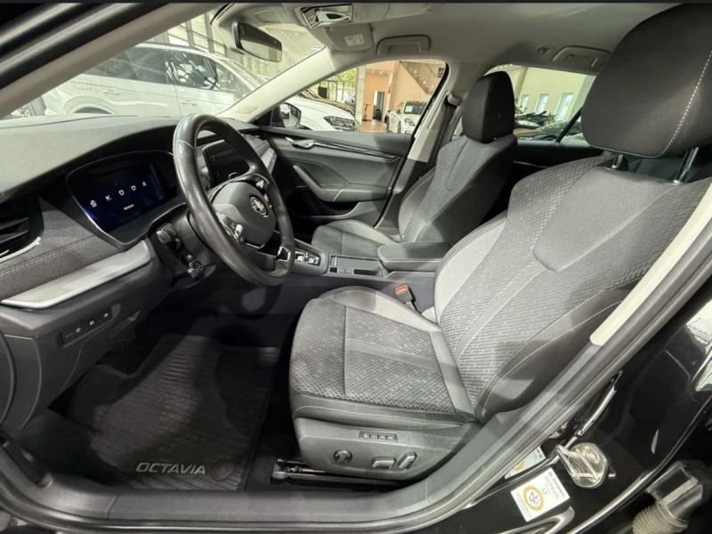 Skoda Octavia 2.0TDI* FirstEdition* Камера* Германия, снимка 16 - Автомобили и джипове - 52728859