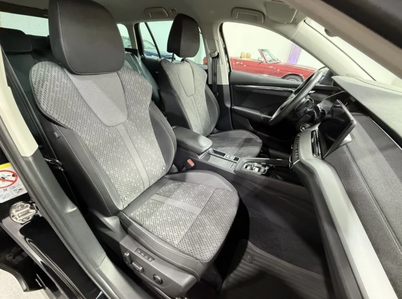 Skoda Octavia 2.0TDI* FirstEdition* Камера* Германия, снимка 6 - Автомобили и джипове - 52728859