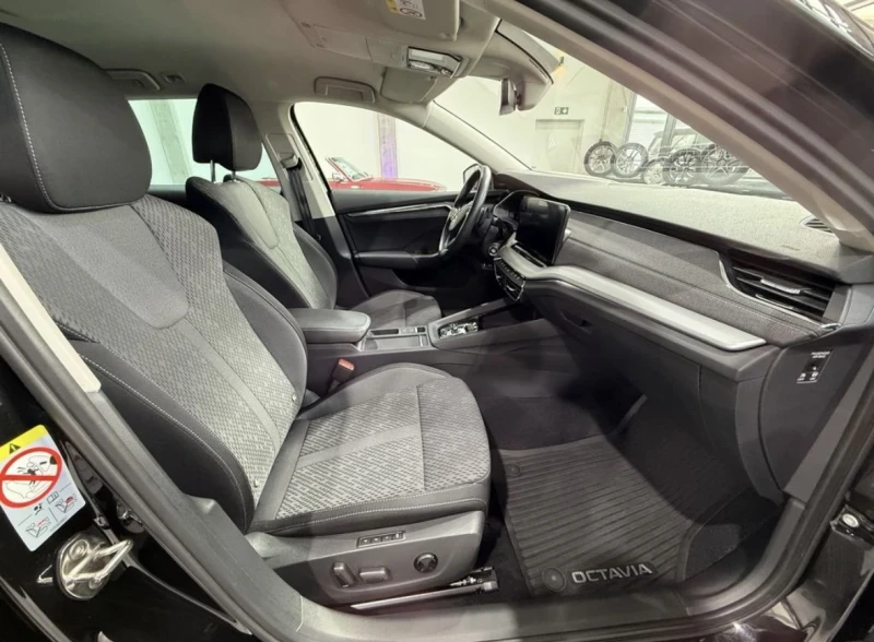 Skoda Octavia 2.0TDI* FirstEdition* Камера* Германия, снимка 8 - Автомобили и джипове - 52728859