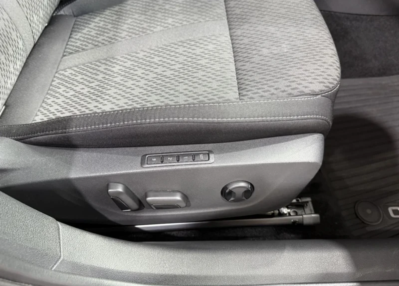 Skoda Octavia 2.0TDI* FirstEdition* Камера* Германия, снимка 7 - Автомобили и джипове - 52728859