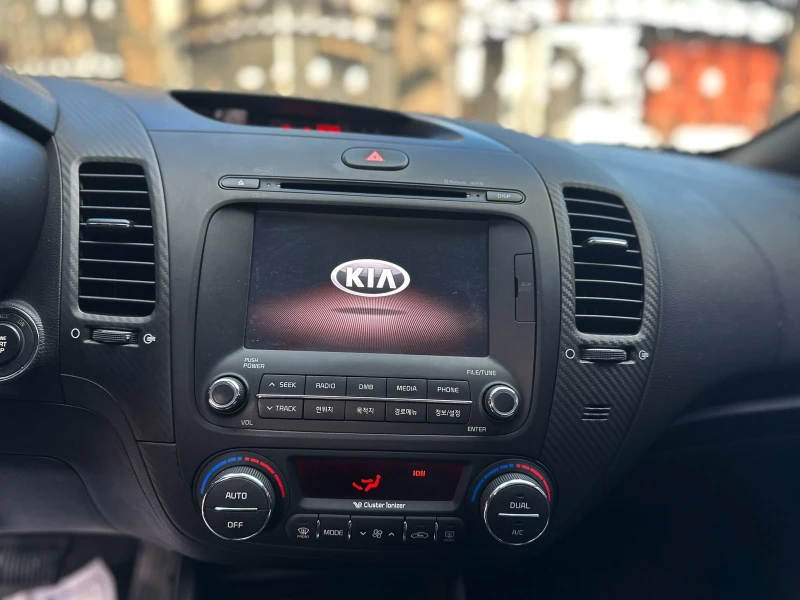 Kia K3 1.6 , снимка 9 - Автомобили и джипове - 52957266