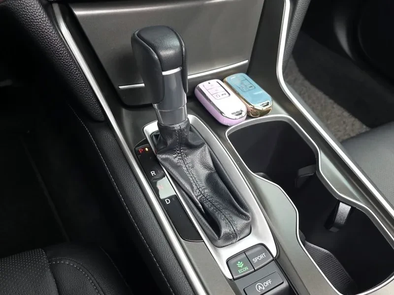 Honda Accord 10Th Generation 1.5 Turbo, снимка 9 - Автомобили и джипове - 55951447