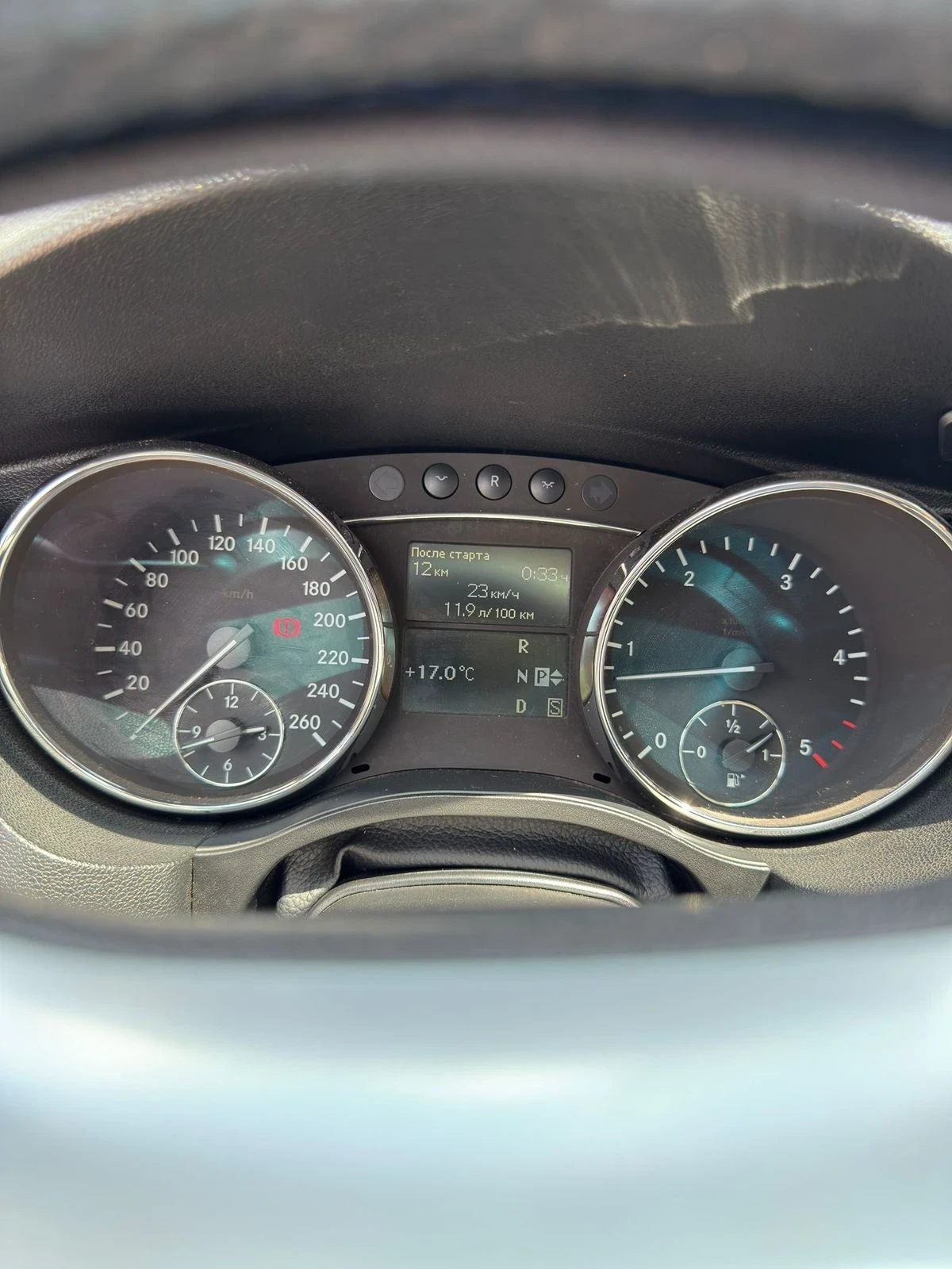 Mercedes-Benz R 320  - изображение 10