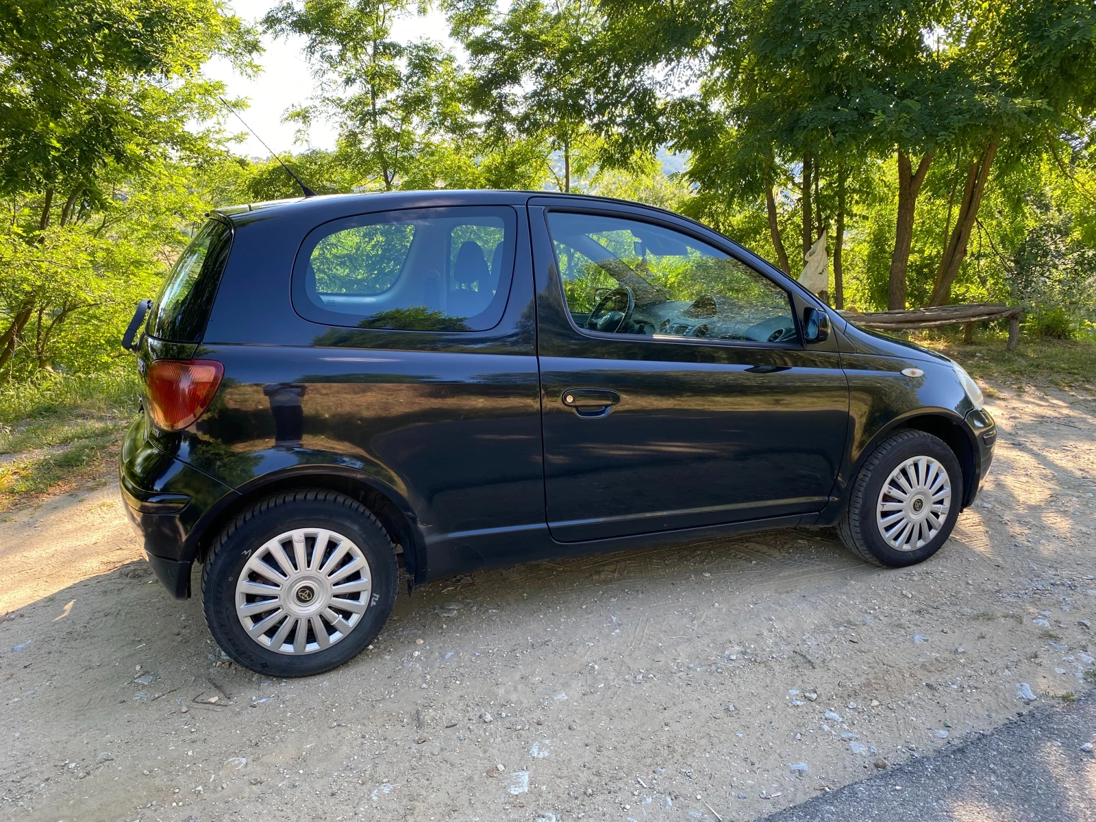 Toyota Yaris 1.0 - изображение 8