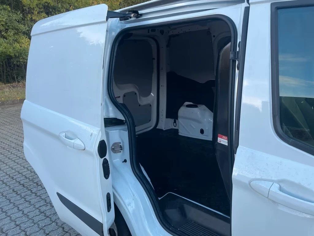 Ford Courier 1.5d 75кс Trend - изображение 8