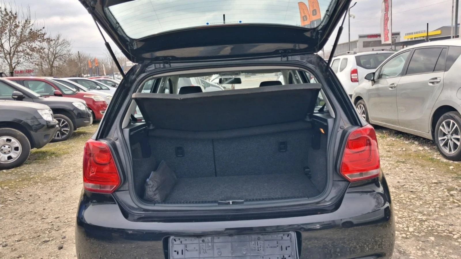 VW Polo 1.6i BiFuel, снимка 11 - Автомобили и джипове - 53957871