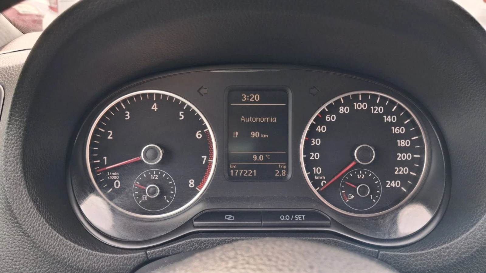 VW Polo 1.6i BiFuel, снимка 10 - Автомобили и джипове - 53957871