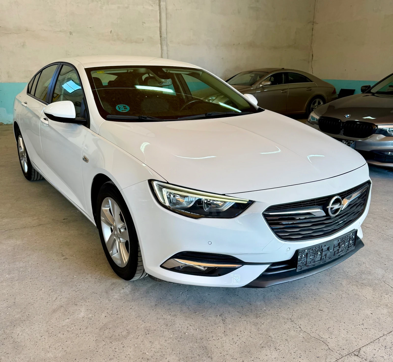 Opel Insignia Grand Sport 1.6 CDTI   Ръчна   2018 г.ТОП СЪСТОЯНИ